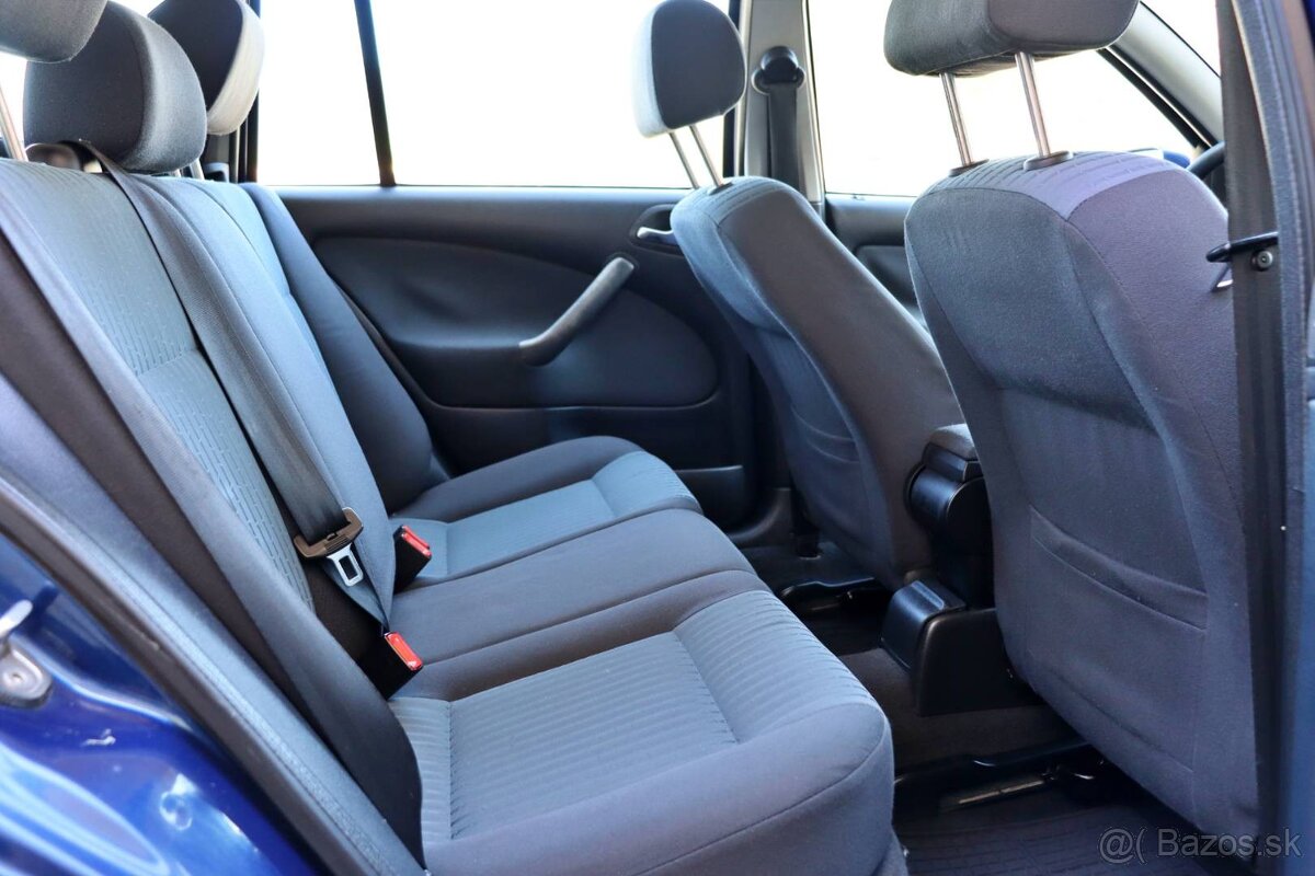 Škoda Octavia Combi 1.6i TOUR - 10