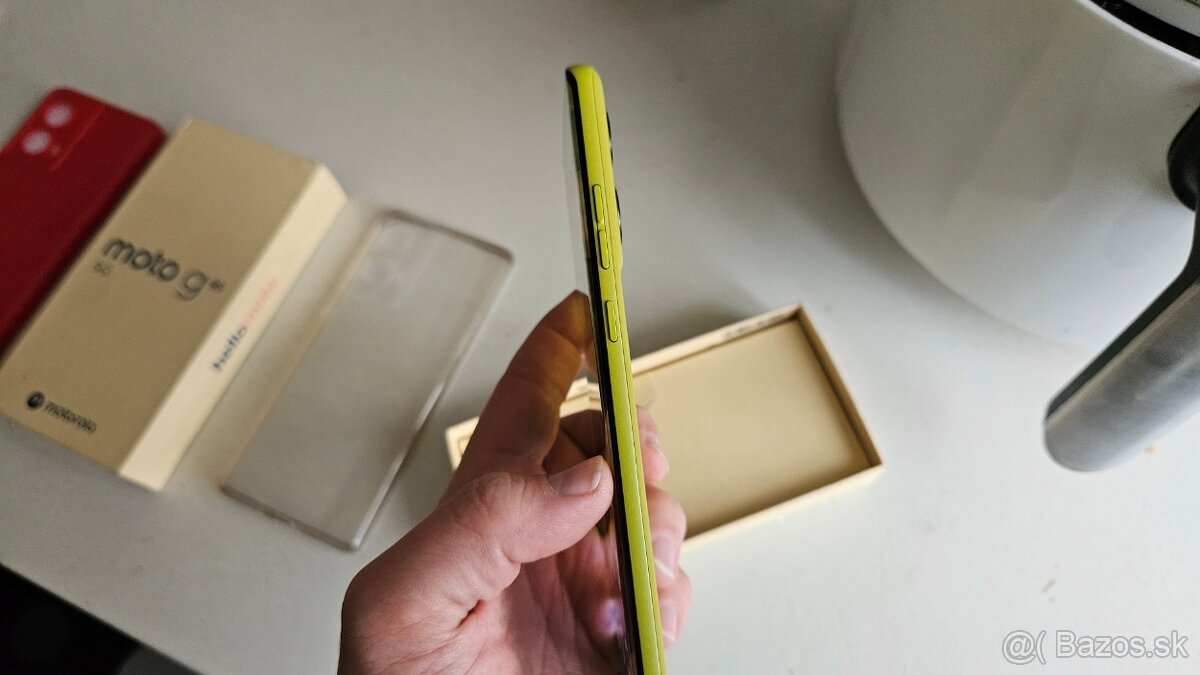 Motorola Moto G85 - krásna farba, stav nového - 10