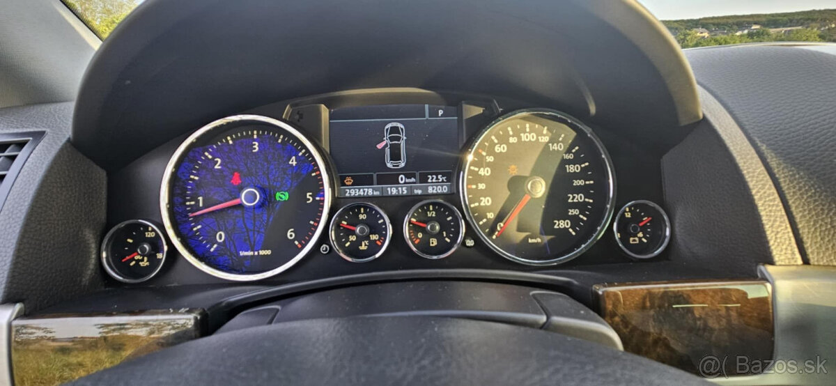 VW Touareg 3.0 TDI INDIVIDUAL 176 kW - 10