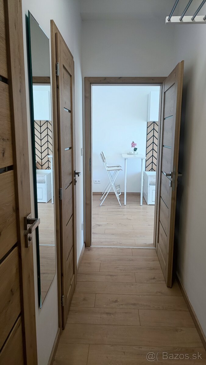 Prenajmem garsónku s balkónom a parkovacím miestom - 10