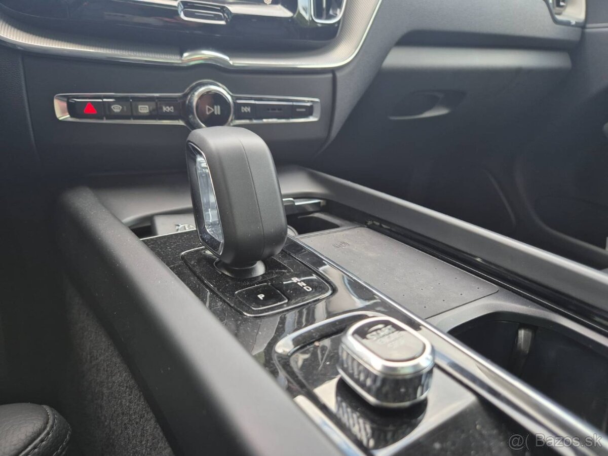 Volvo XC60 2.0 B5 mHEV Ultimate Black Edition AWD A/T - 10