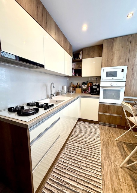 Na predaj kompletne zrekonštruovaný 3 izbový byt - 10