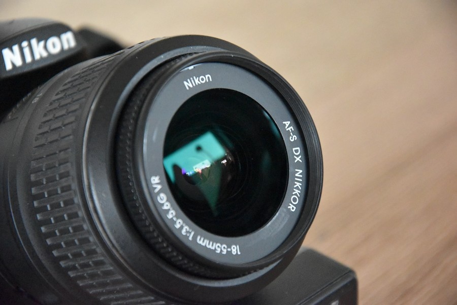 Nikon d3200 s VR 18-55 + brasna + power banka + pamat. karta - 10