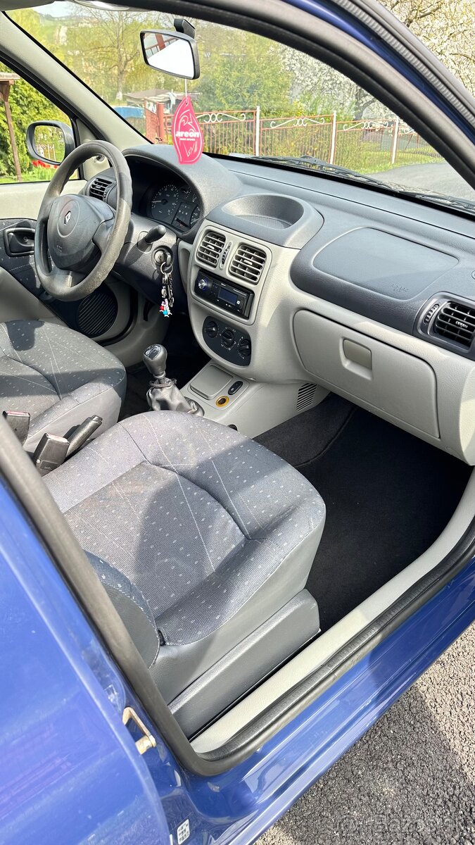 Renault Thália 1.4 - 10