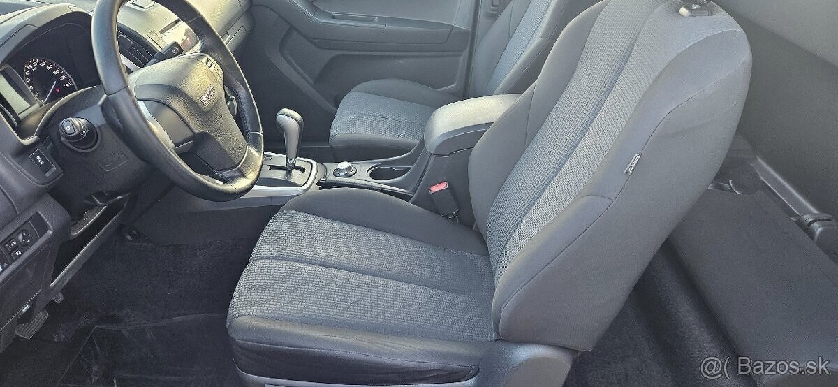 Isuzu D-max Double Cab Custom 4WD A/T - 10