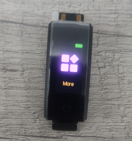 Zakrivené smart hodinky - elegantné a praktické - 10