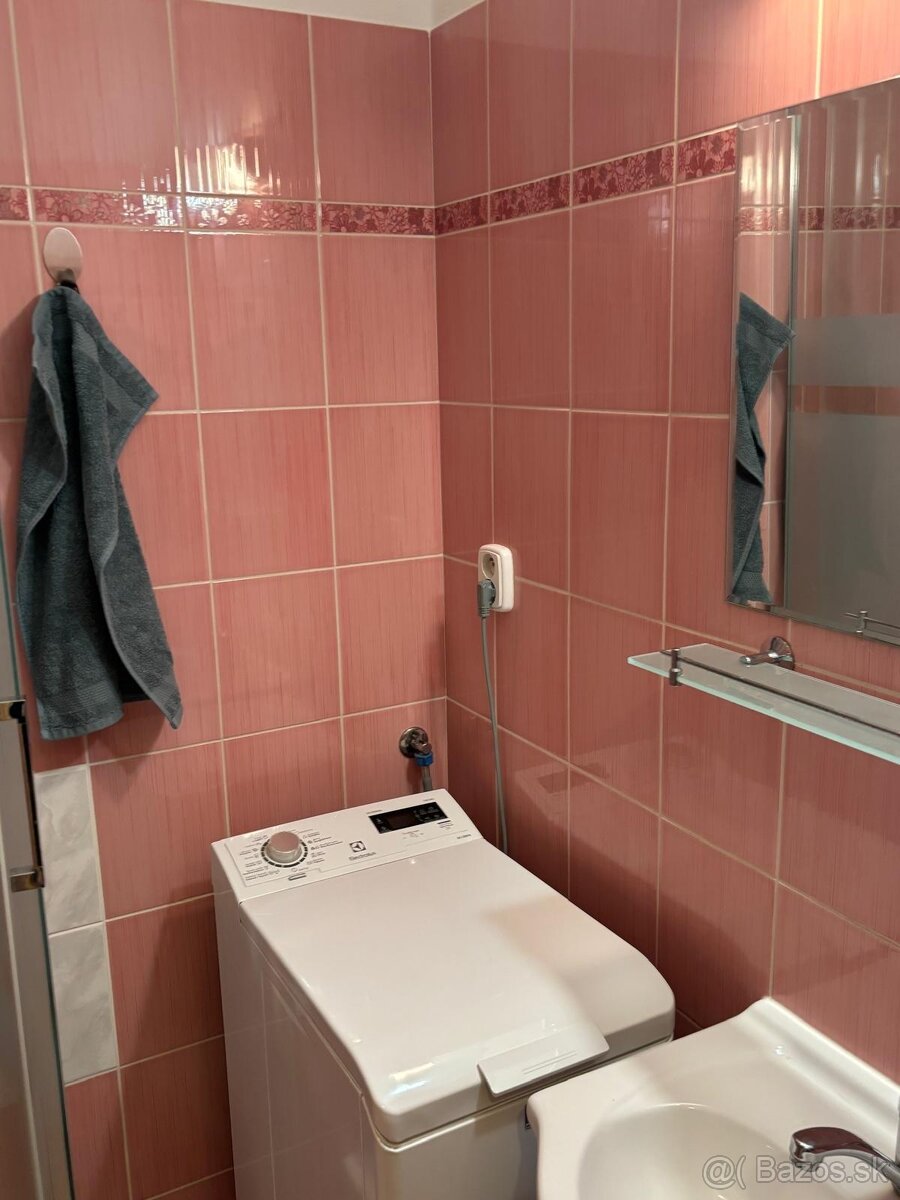 Predám 2-izbový byt v Brezne - 10
