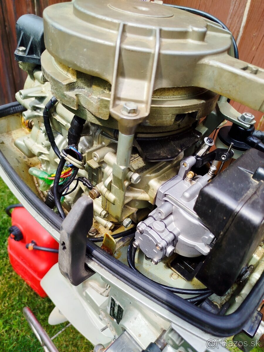 ZÁVESNÝ LODNÝ MOTOR SUZUKI DT 15 - 10