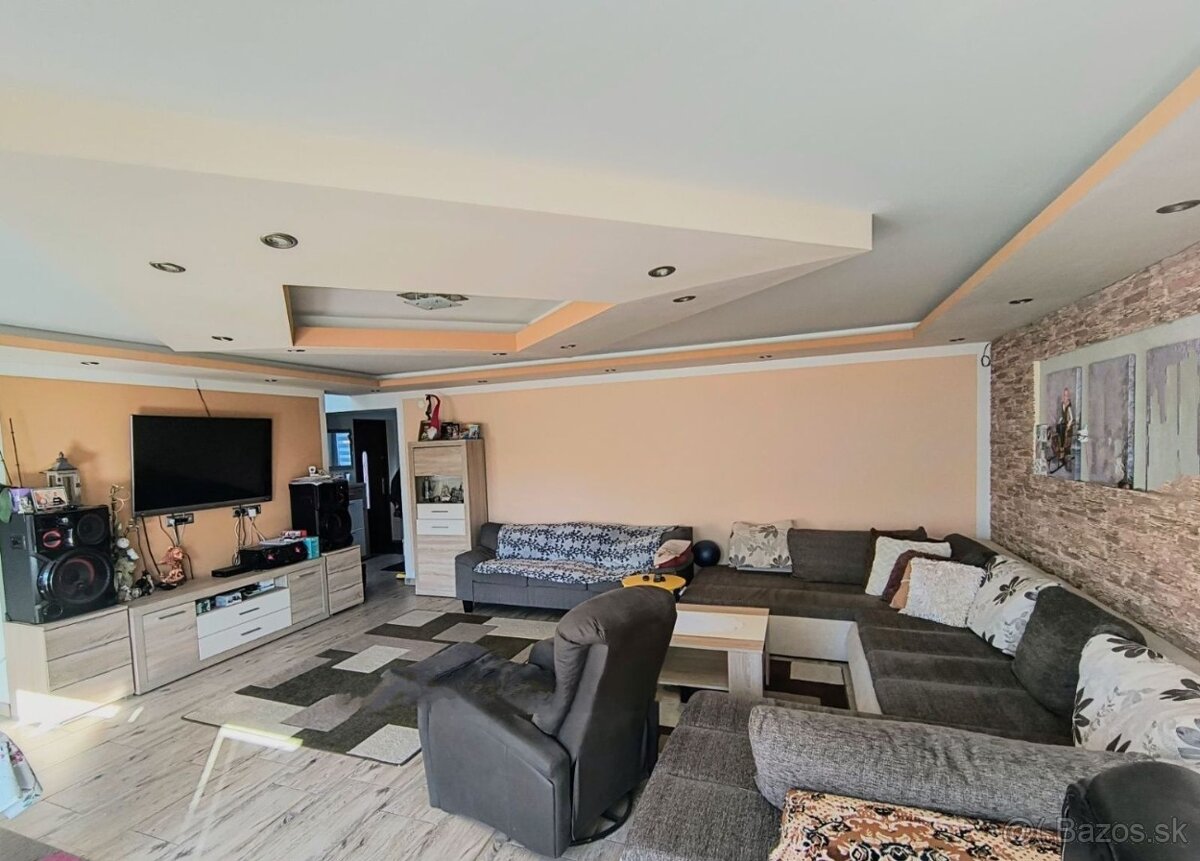 Dom s bazénom v centre - 10