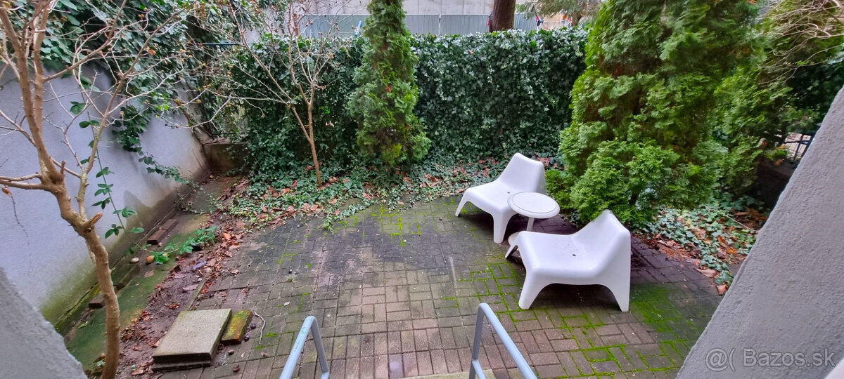 2,5i byt s vlastnou záhradkou v centre mesta - 10