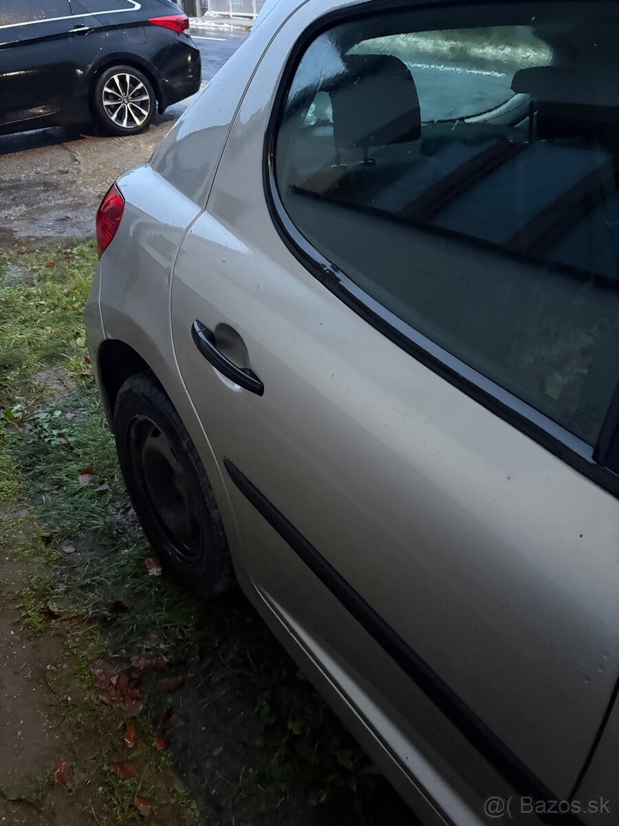 Peugeot 207 - 10