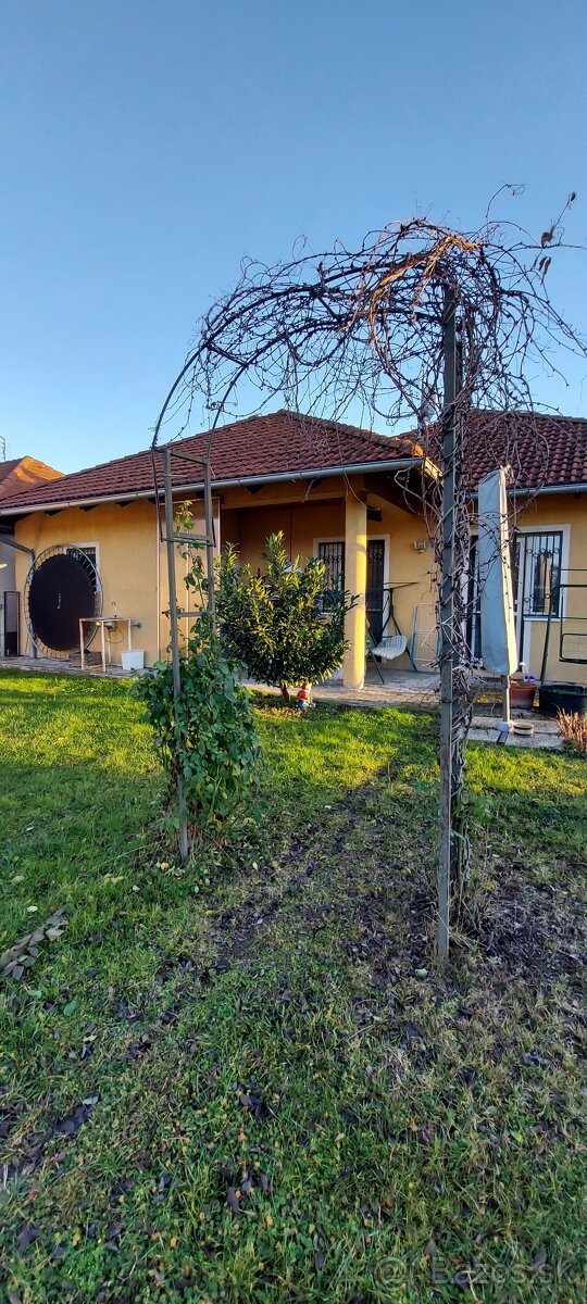 PREDAJ - 4-izbový RD Jelka - 10