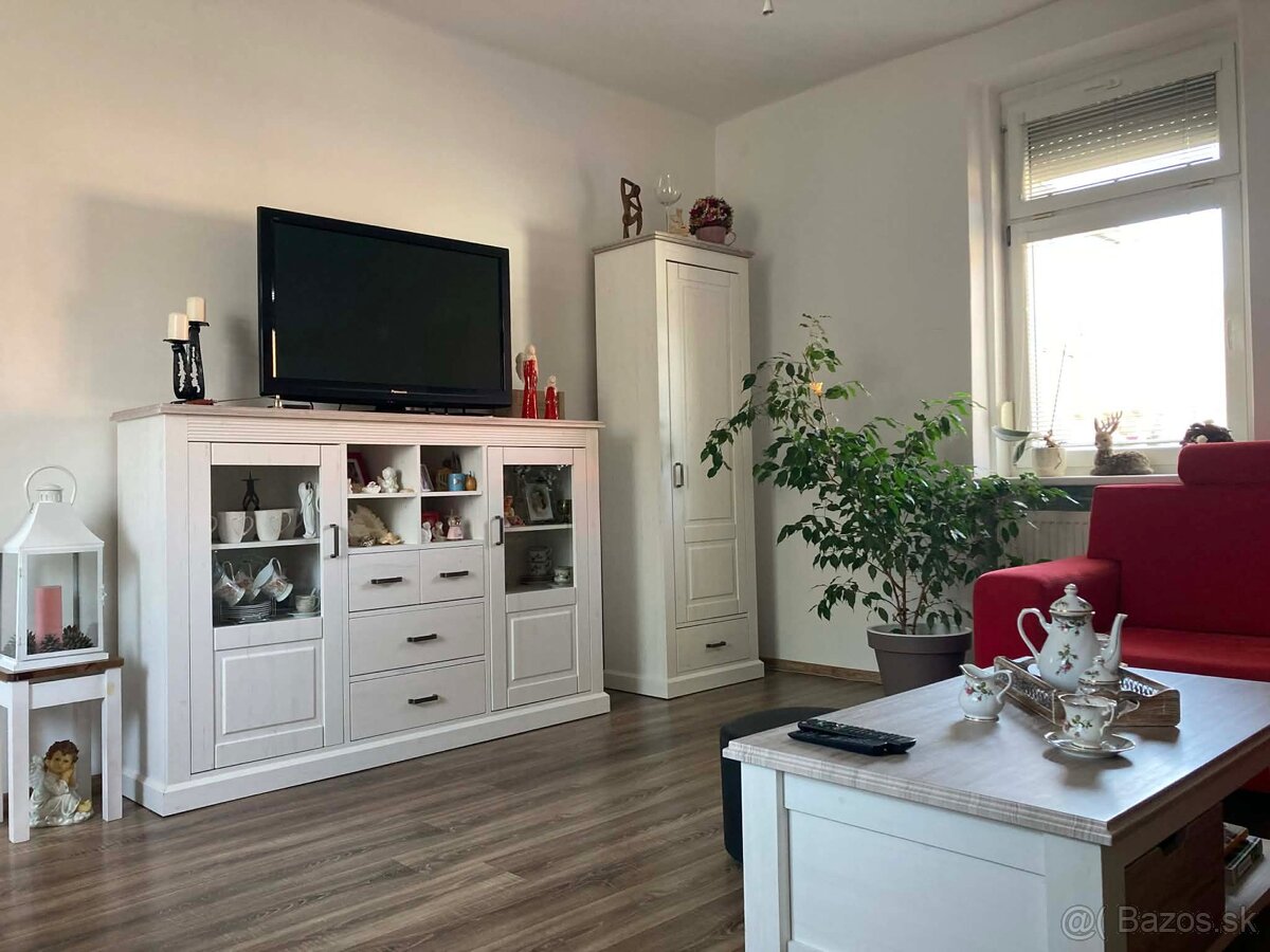 Predám set obyvacieho nabytku - 10