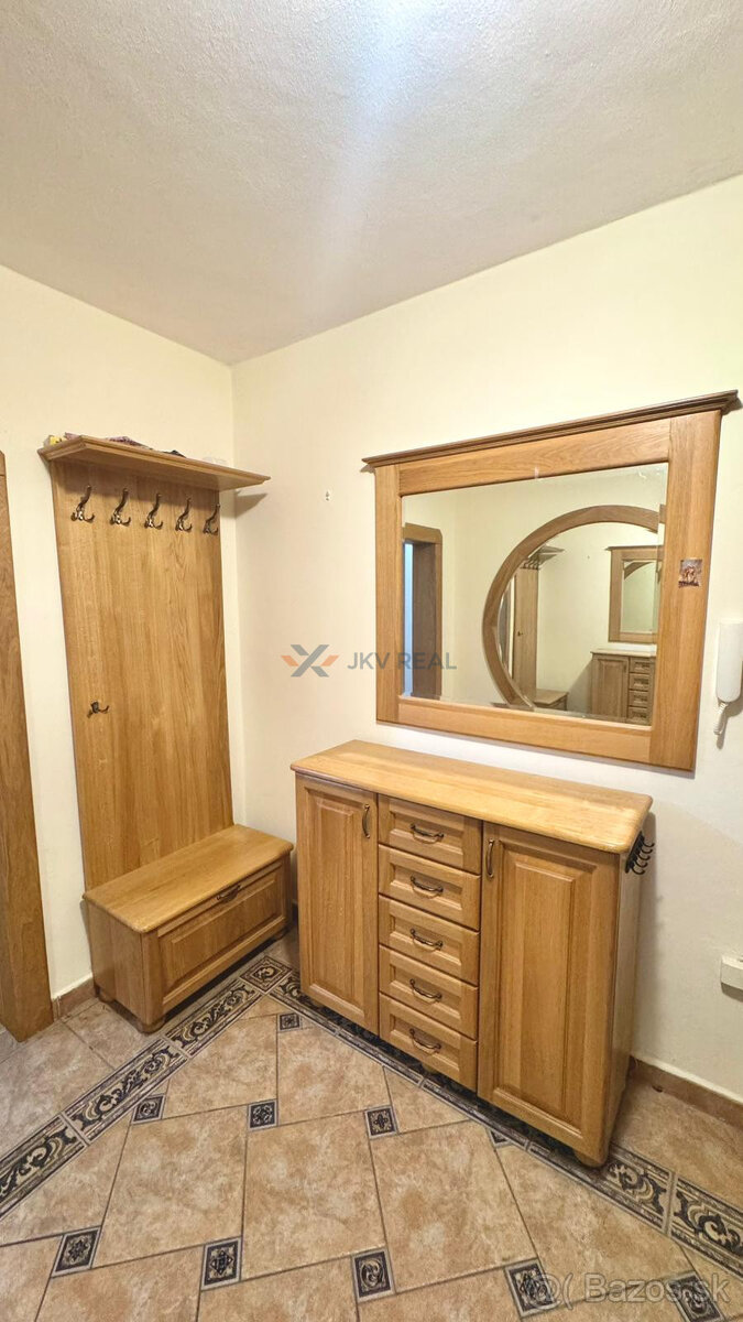 Predaj: Kompletný a Zrekonštruovaný 3-izbový Byt s Balkónom - 10