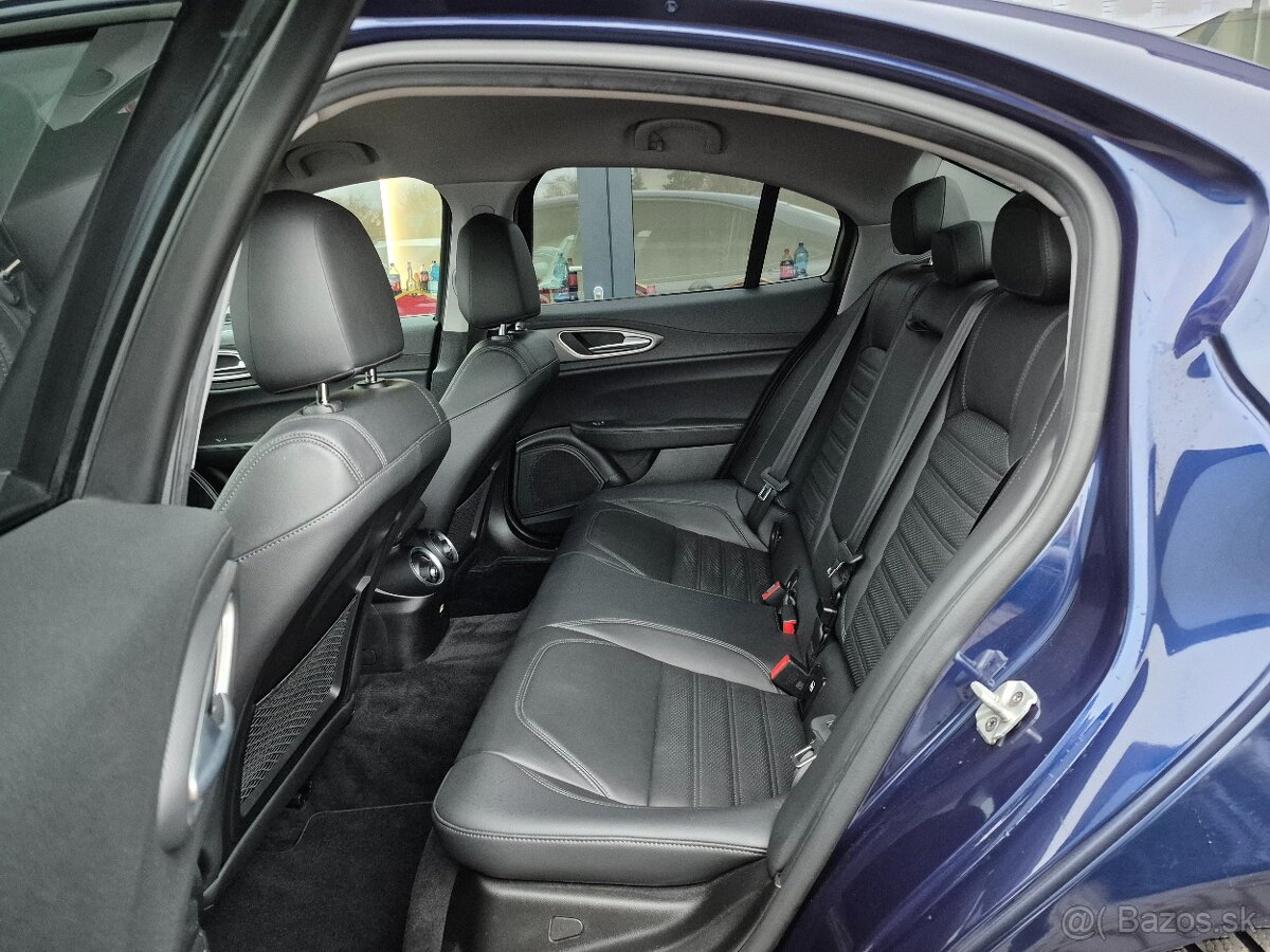 Alfa Romeo Giulia 2.2 Diesel 210 AT AWD Veloce Q4 - 10