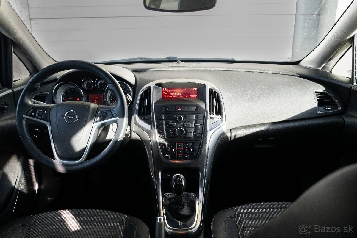 Opel Astra 1.4T 103kw M6, SR - 1.majitel - 10