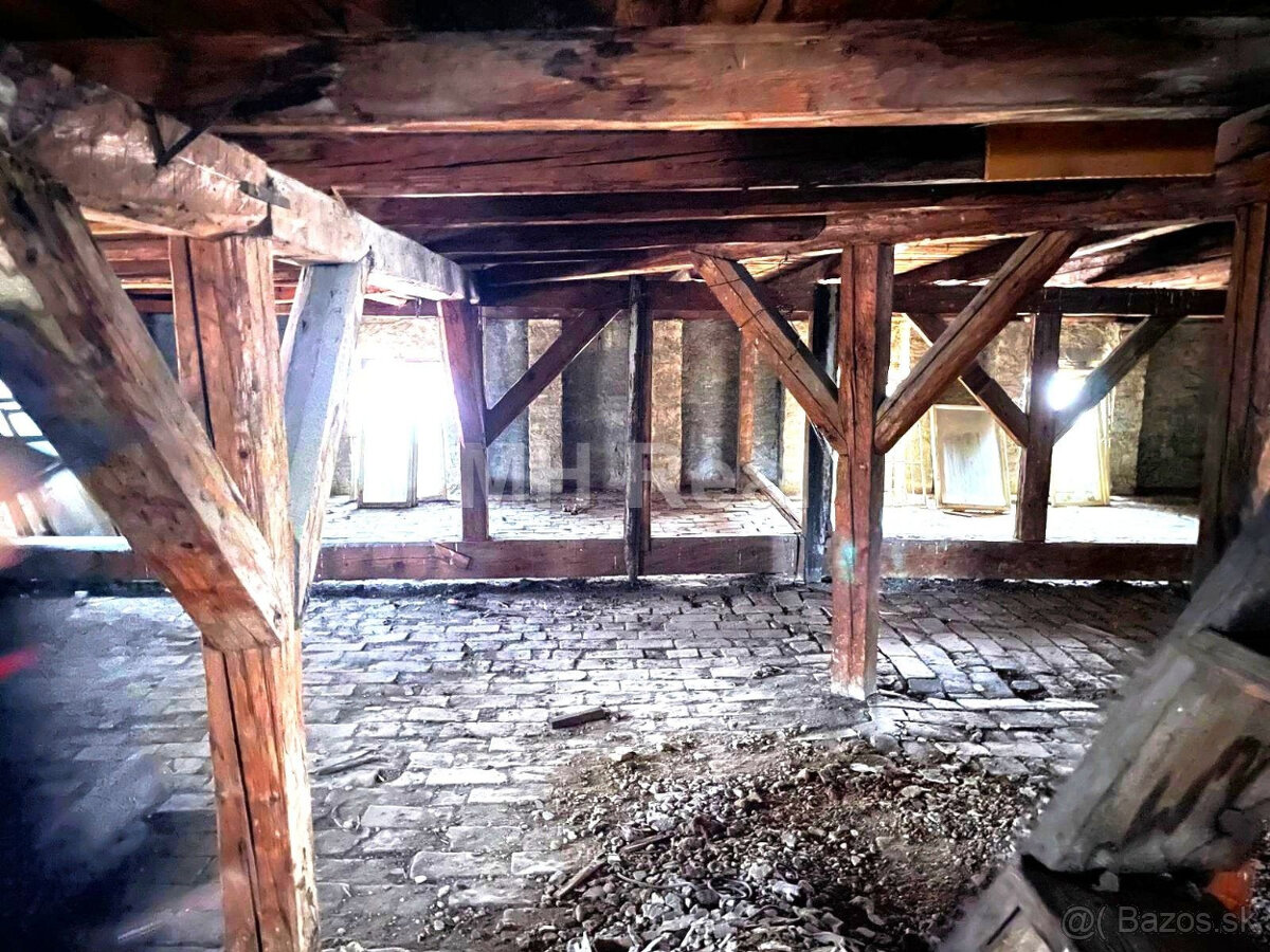 LEVOČA - historický dom v centre mesta - 10