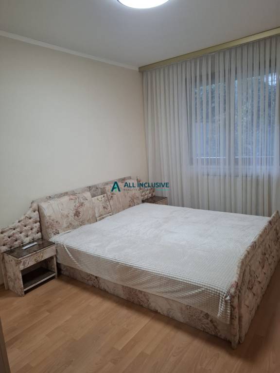 Priestranný byt v centre Bratislavy so záhradou - 10