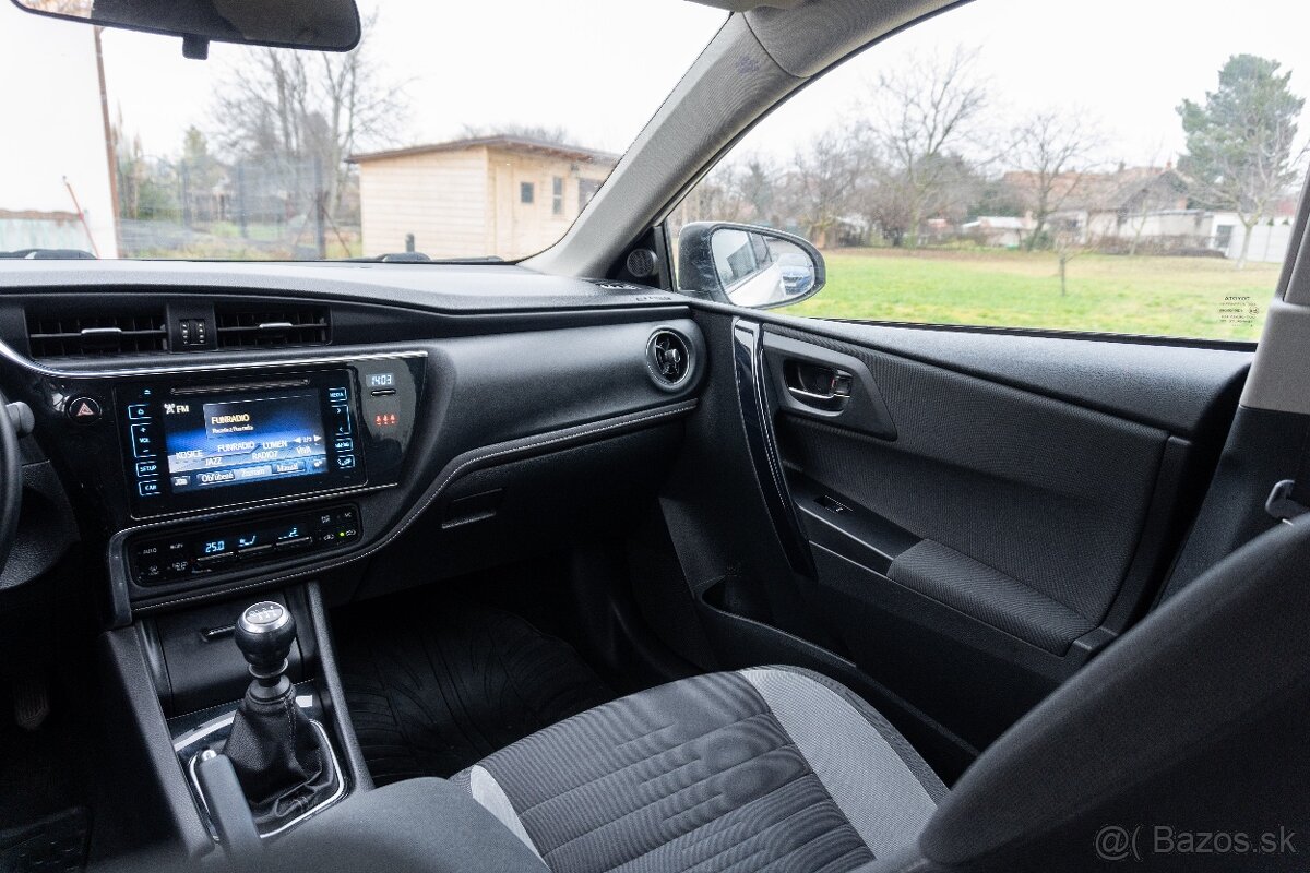 Toyota Auris Touring Sports 1.6 benzín - 10