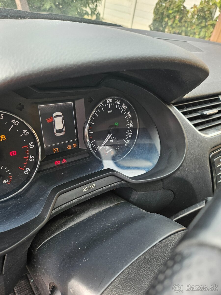 Rozpredám Škoda Octavia 3 predfacelift 1.6TDI CLHA ,DSG - 10