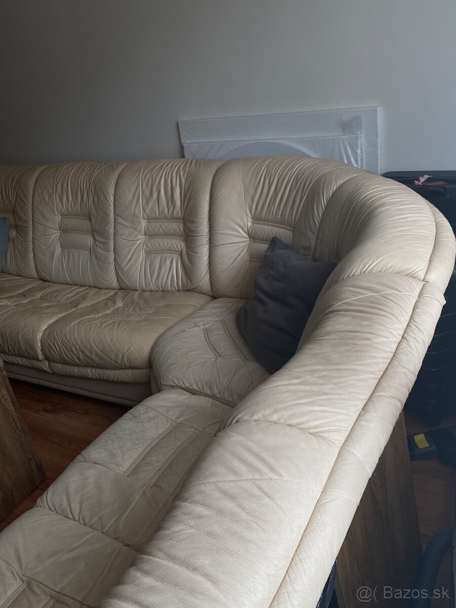 Kožený veľký krémový gauč - 10