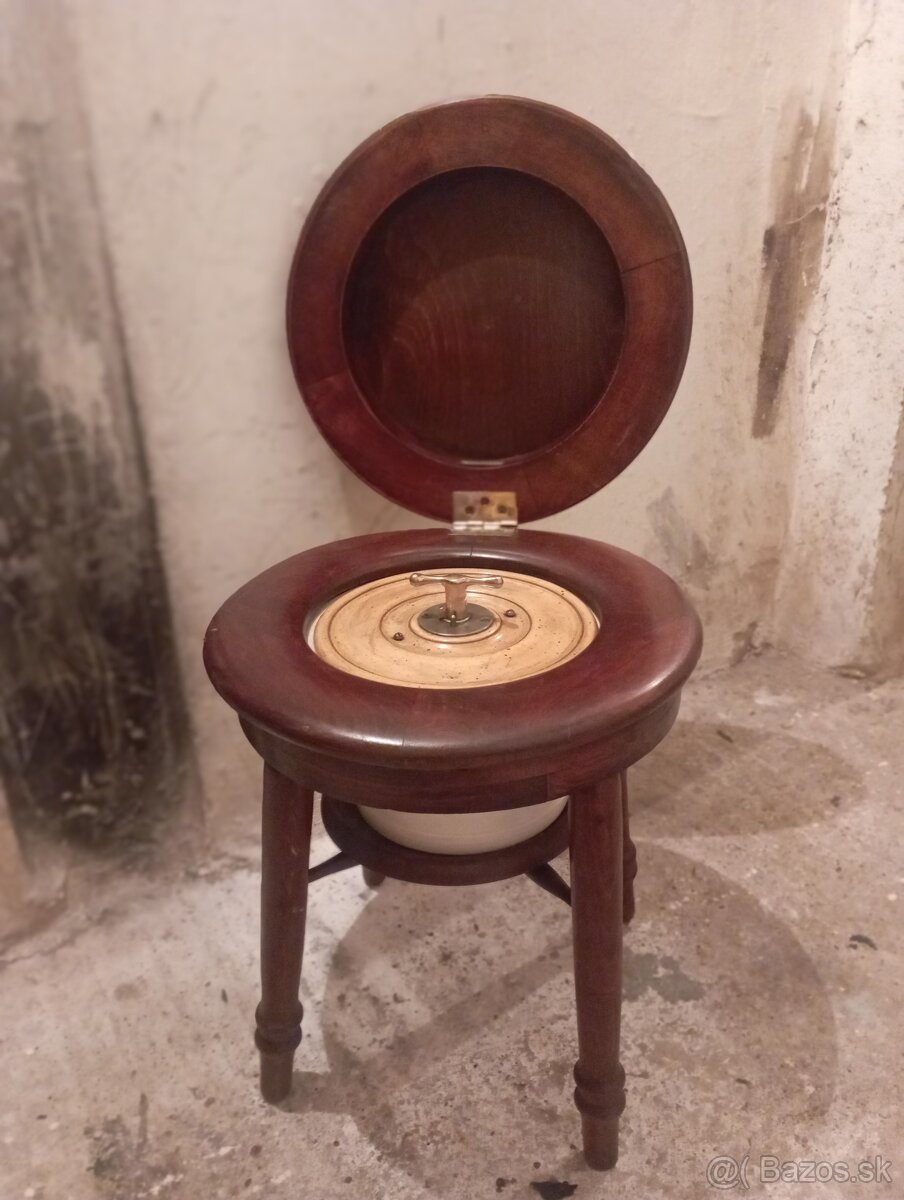 Historická toaleta WC - 10