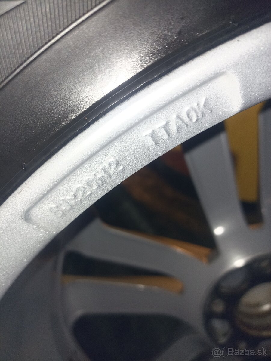 Dezent 8Jx20H2 ET48, pneumatiky Nokian zimné 255/45 R20 - 10