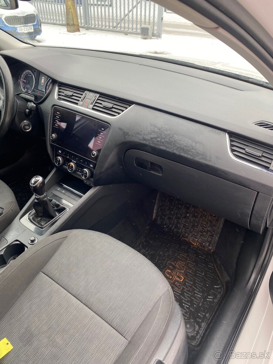 ŠKODA OCTAVIA 1.6 TDI COMBI AMBITION - 10