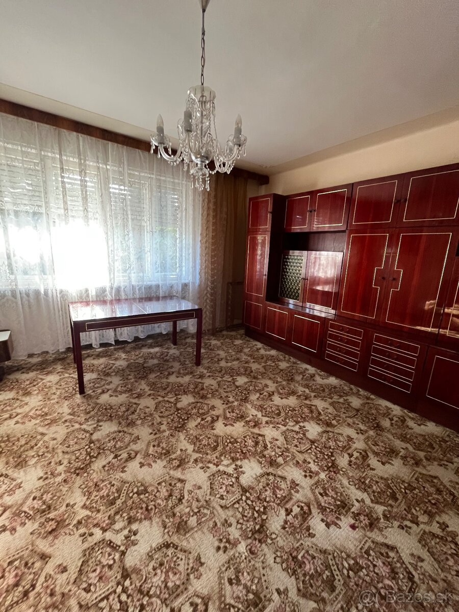 V Štúrove na predaj 5 izbový RD - 10