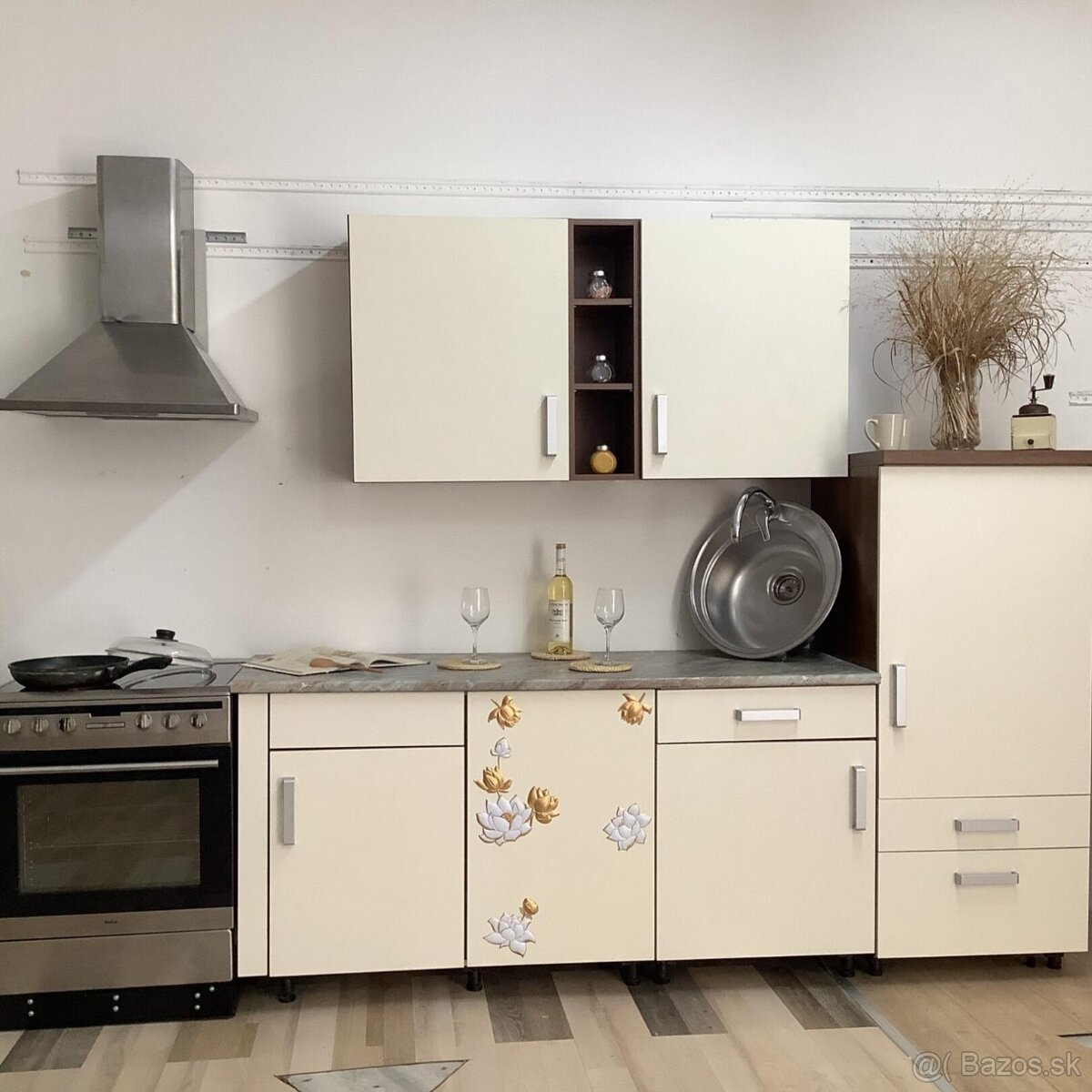 Svetlá moderná kuchyňa IRMA - 10