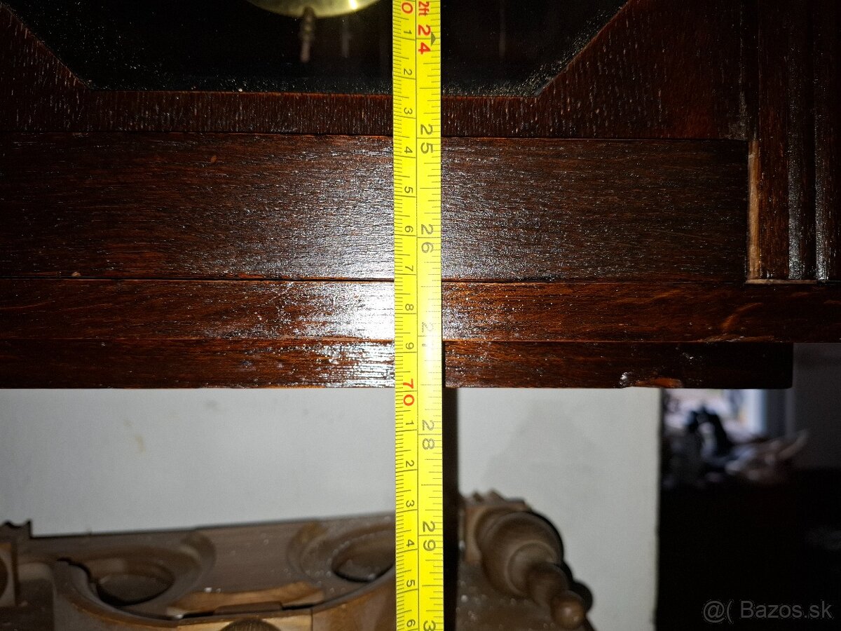 Predám funkčné polbicie starožitné nástenné hodiny VEDETTE F - 10