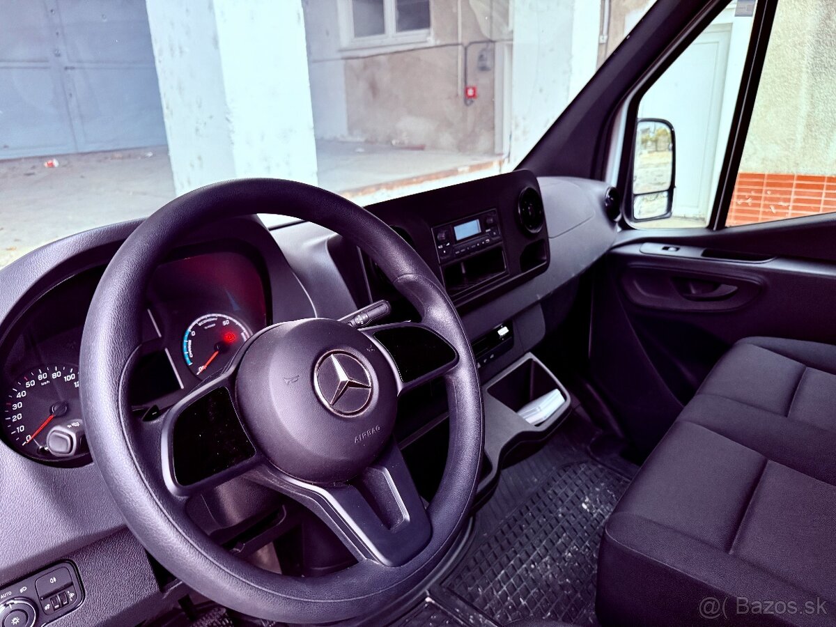 Bezproblémový prenájom dodávky s automatom v Bratislave - 10