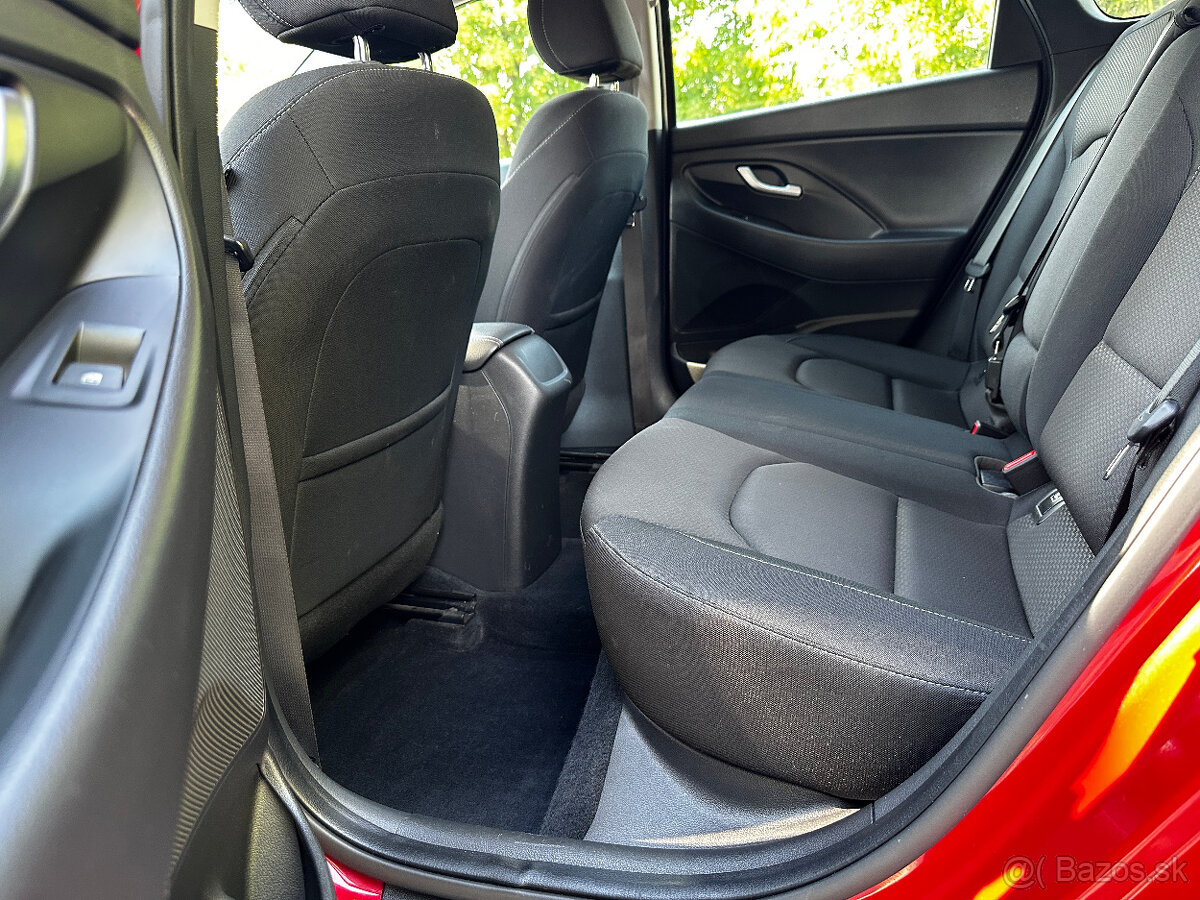 Hyundai i30 CW Kombi 1.4 T-GDi Slovensko - 10