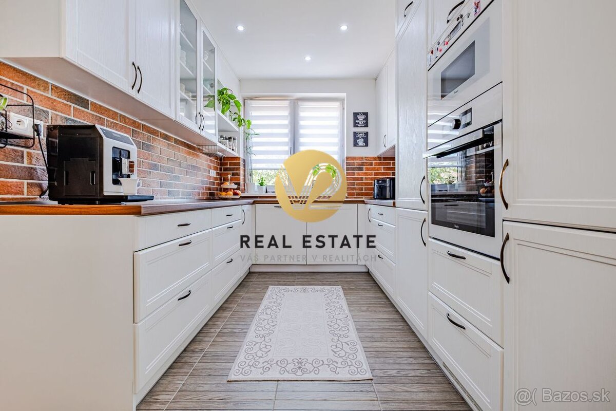 REZERVOVANÉ NA PREDAJ – Rodinný dom s krásnym pozemkom, bazé - 10