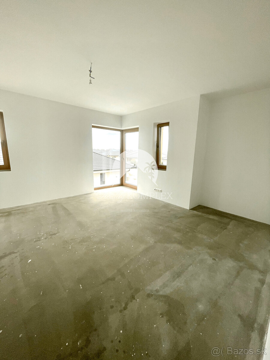 Reality KOMPLEX s.r.o. Vám ponúka luxusný rodinný dom v prém - 10