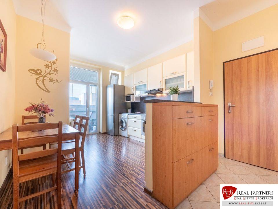 REB.sk ponúka na predaj veľký 2izb. byt na začiatku Vajnorsk - 10