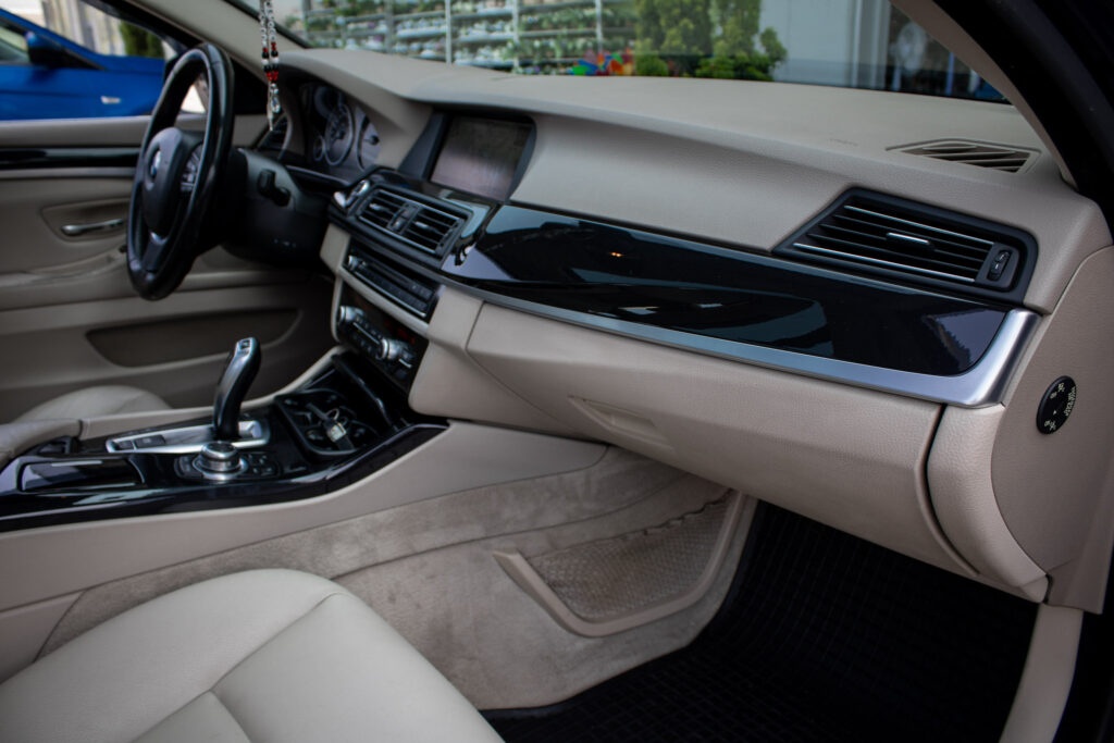 BMW 530d Touring xDrive 190kW AT/8 - 10