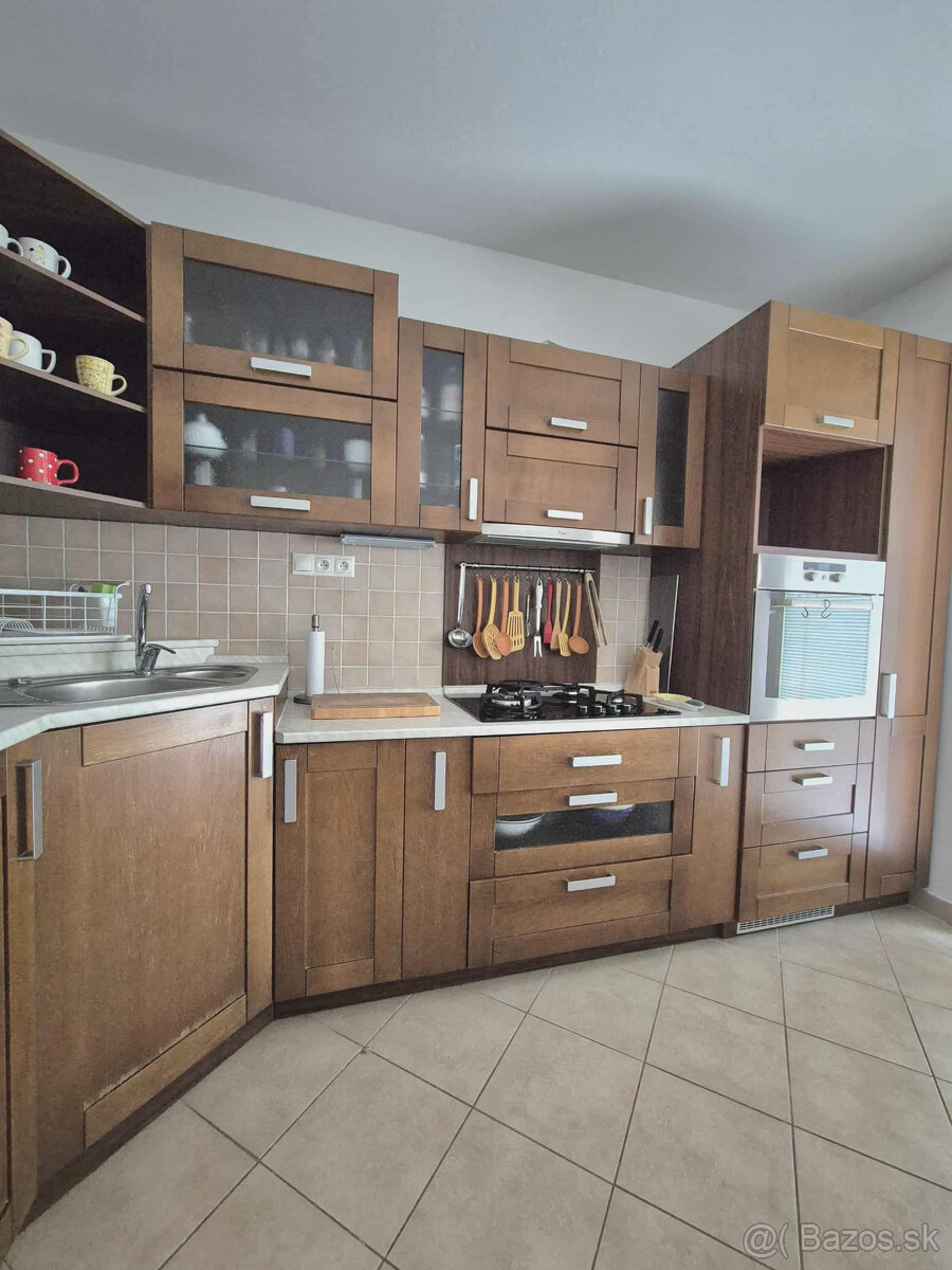 Exkluzívne pekný, dispozične zmenený 3.izb.byt Nitra-Diely - 10