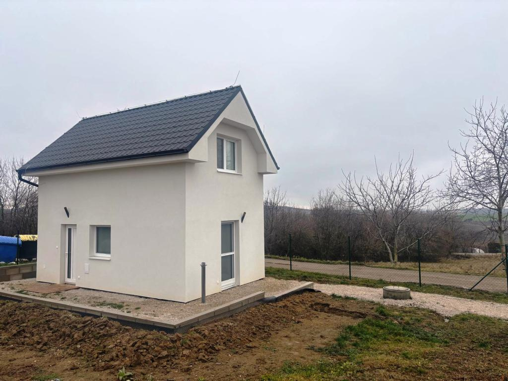 Prenajmeme novostavbu 2-izb. RD v obci Štitáre pri Nitre - 10