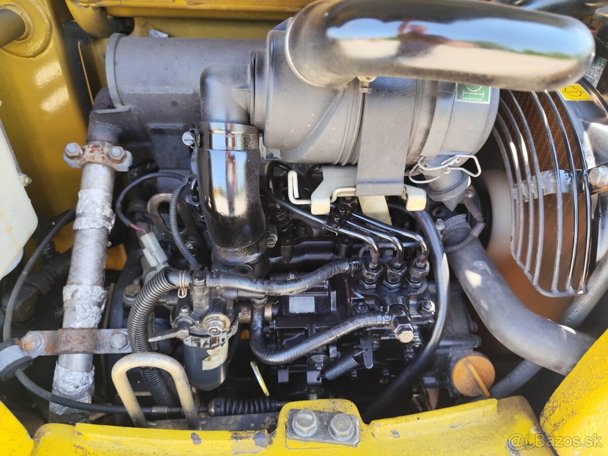 Minibager Komatsu PC15, váha 1550kg. - 10