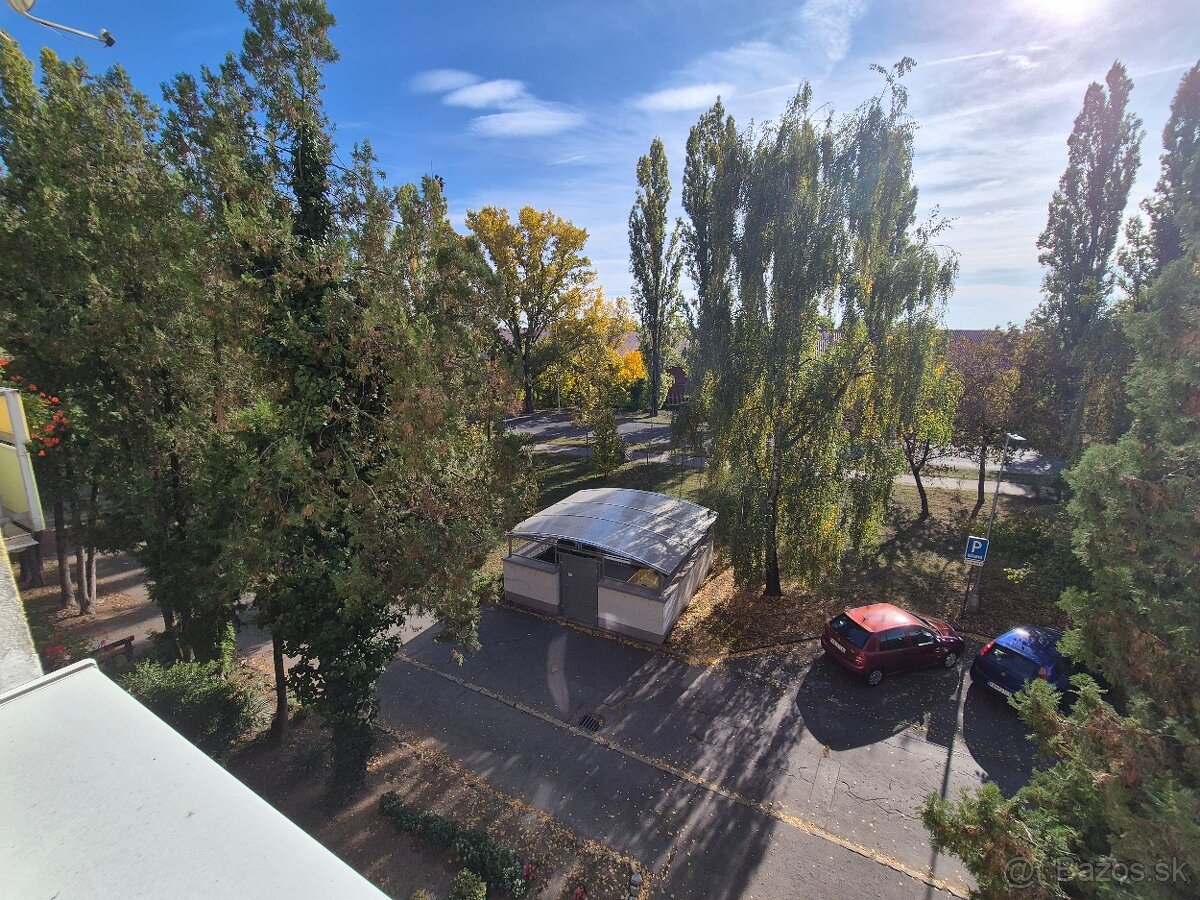 GARZÓNKA NA 7.SÍDL. V KN. - 10