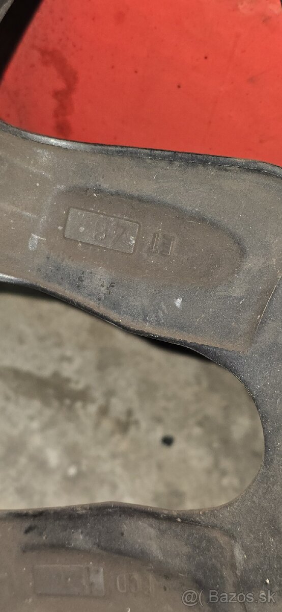 Disky Dezent 5x120 r18 - 10