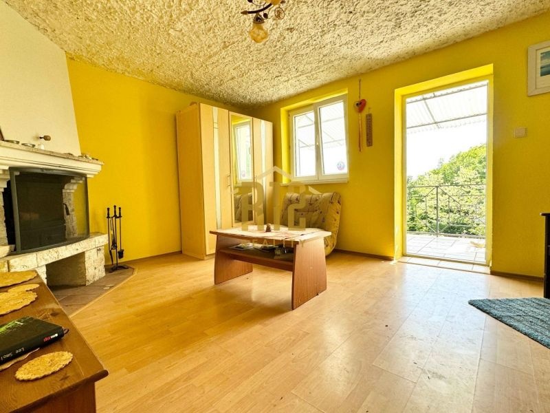 Na predaj: Rekreačná chata v lese, vhodná na celoročné bývan - 10