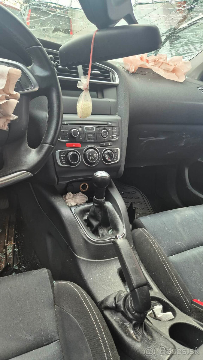 Citroen C4 1,6i 88kw kód: 5FS, 5F01 - 10