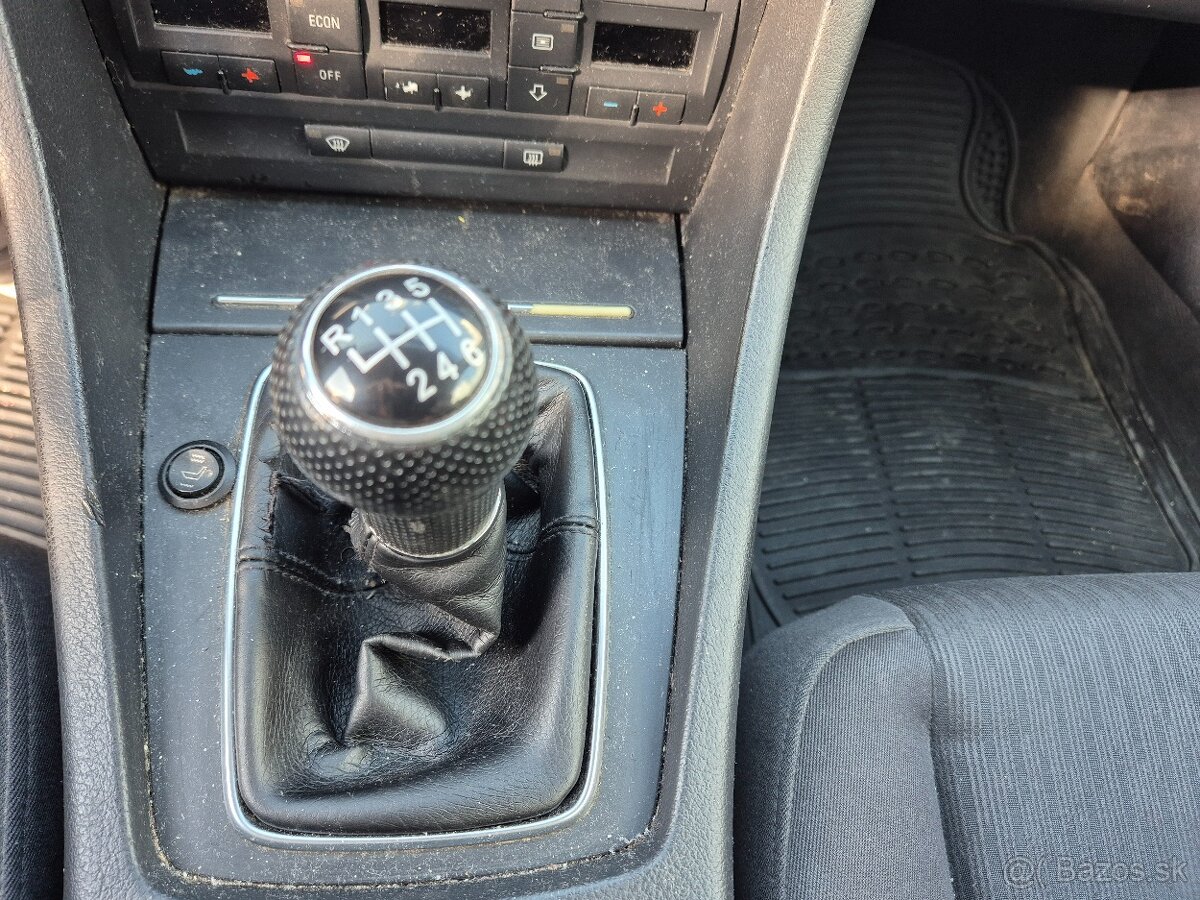 AUDI A4 AVANT QUATRO 2.0 TDi - 10