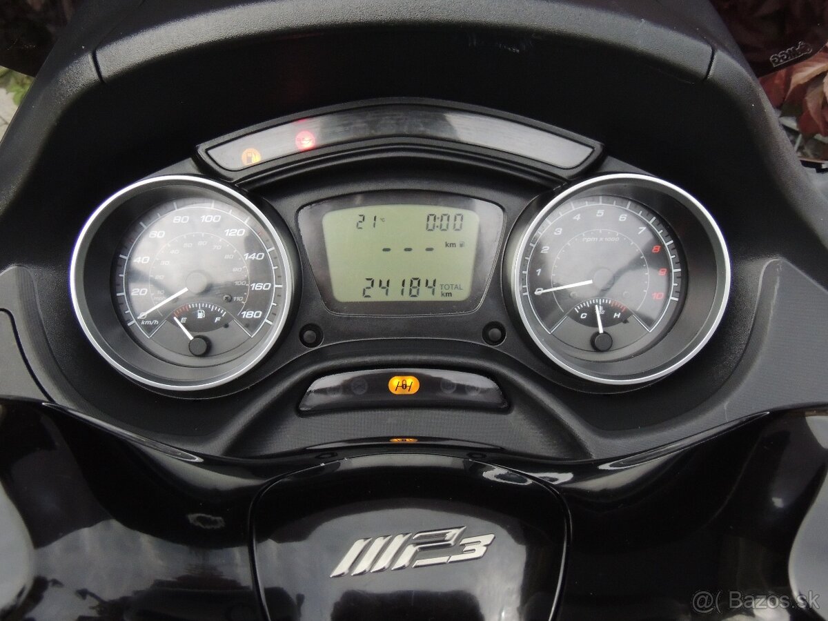 PIAGGIO MP3 500 LT MODEL 2015 ,, B" vodičák ABS ASR - 10