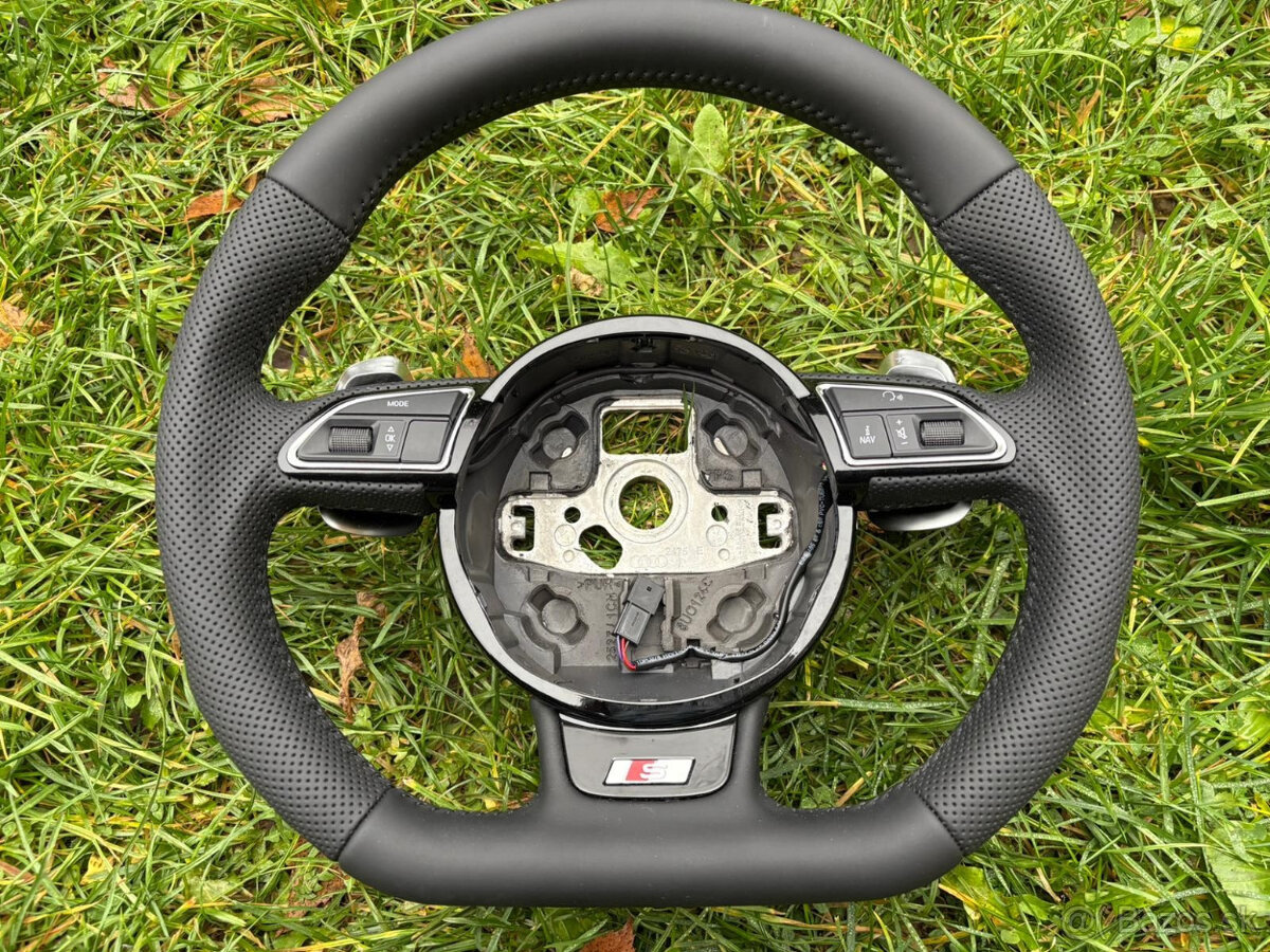 VOLANT AUDI KOŽENÝ PERFOROVANY CIERNE SITIE ZKOSENY - 10