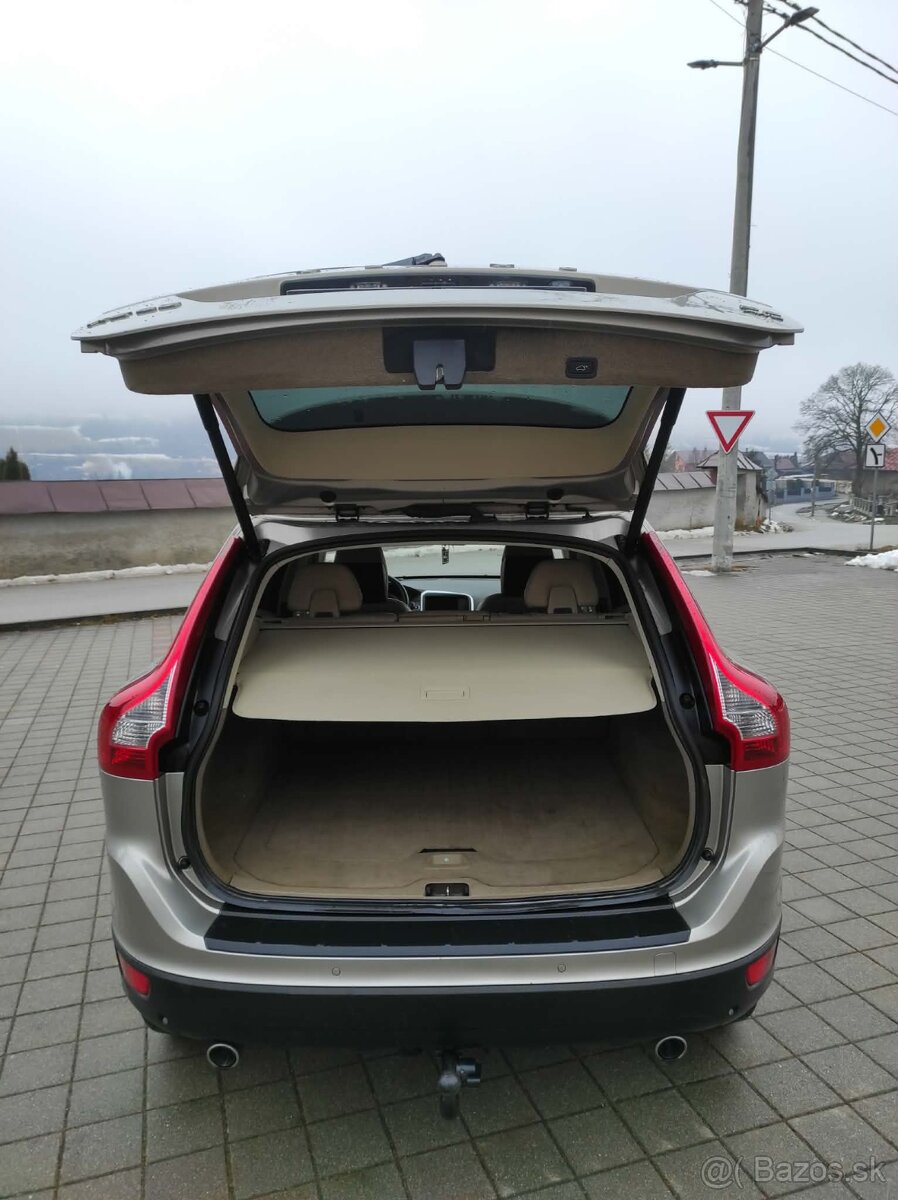 Volvo XC 60 D5 158kW ,Panorama, Webasto 4x4 - 10