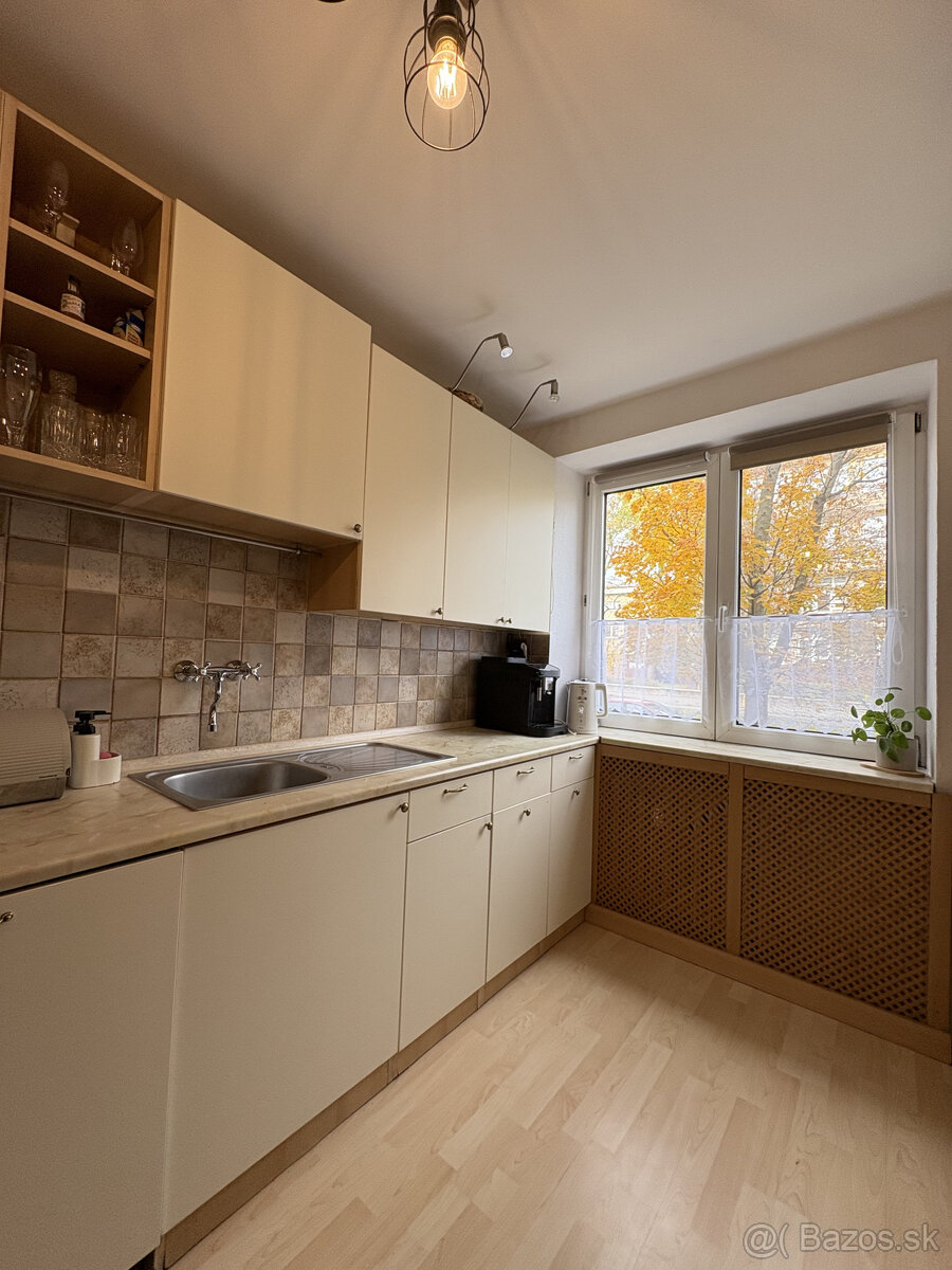 PRENÁJOM 2-izbový byt pri centre mesta s Parkovaním. - 10