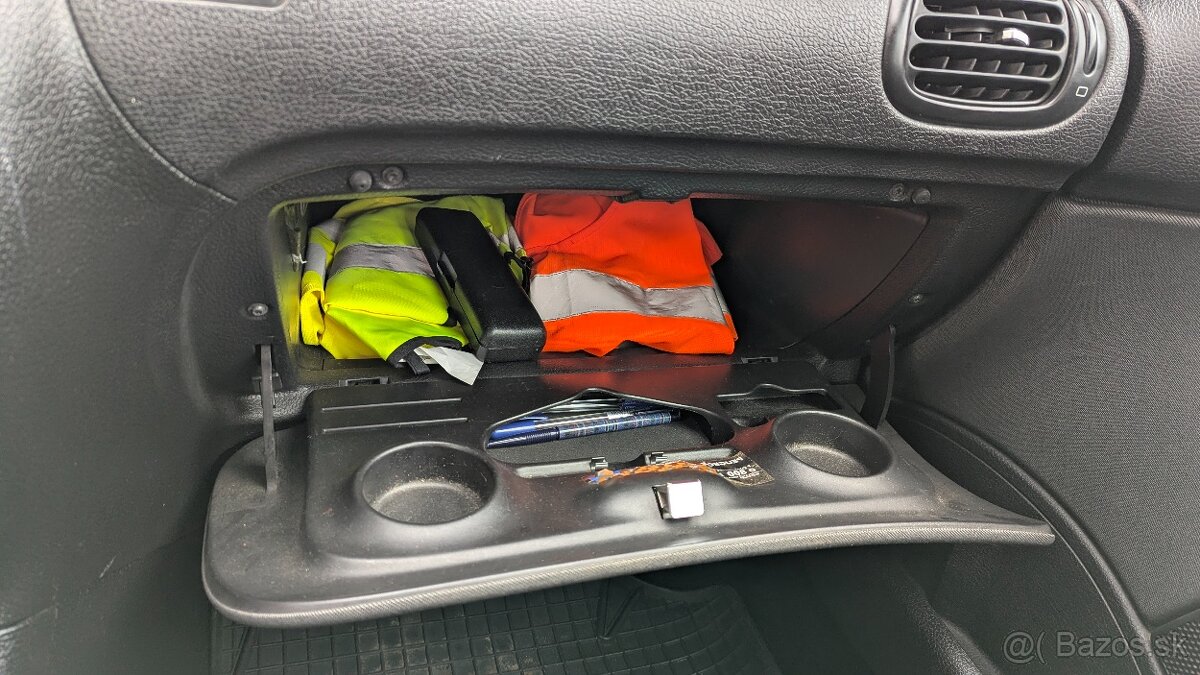 Peugeot 206 1.4 benzín hatchback r.v.2006 - 10